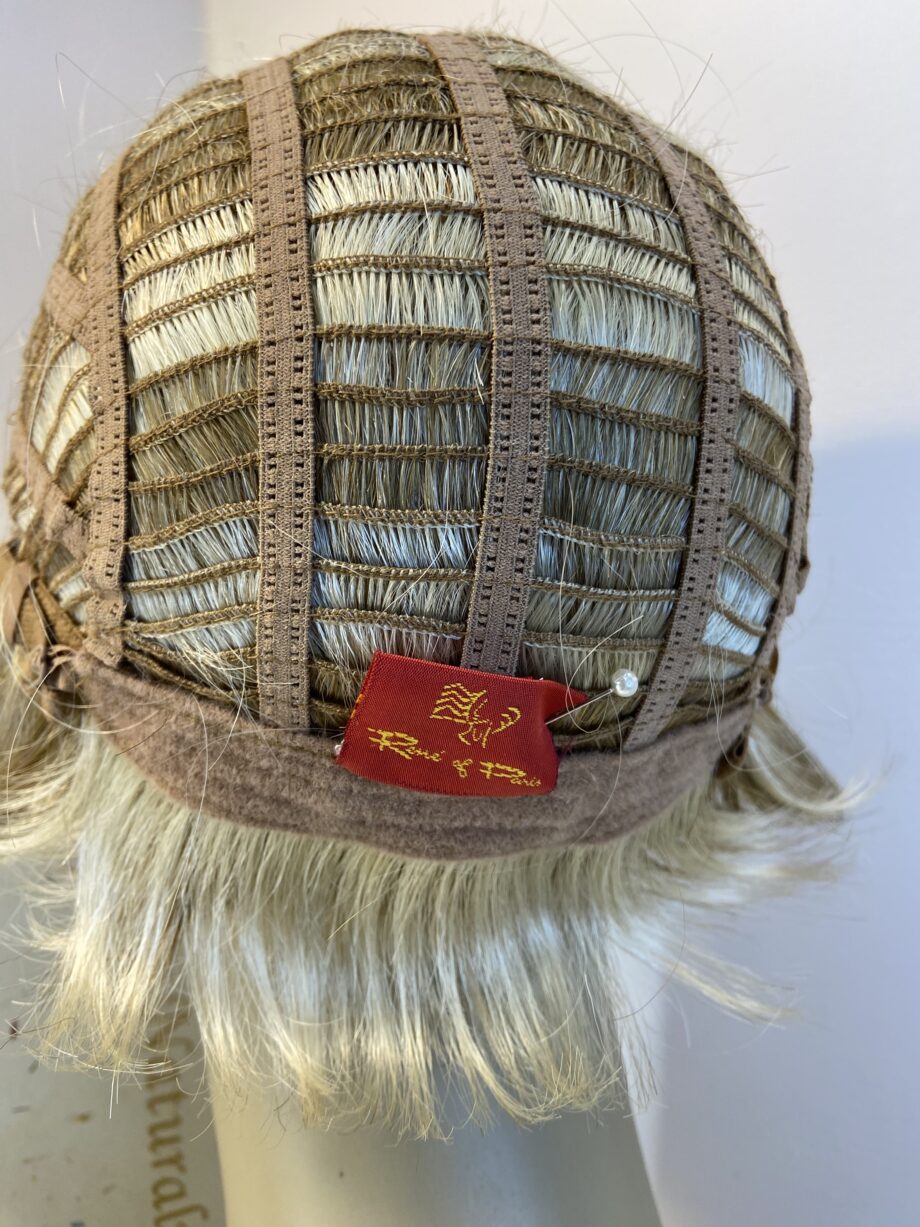 Boxed blonde designer wig. Bblms769