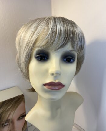 Boxed warm silver blonde wig. Bblss770