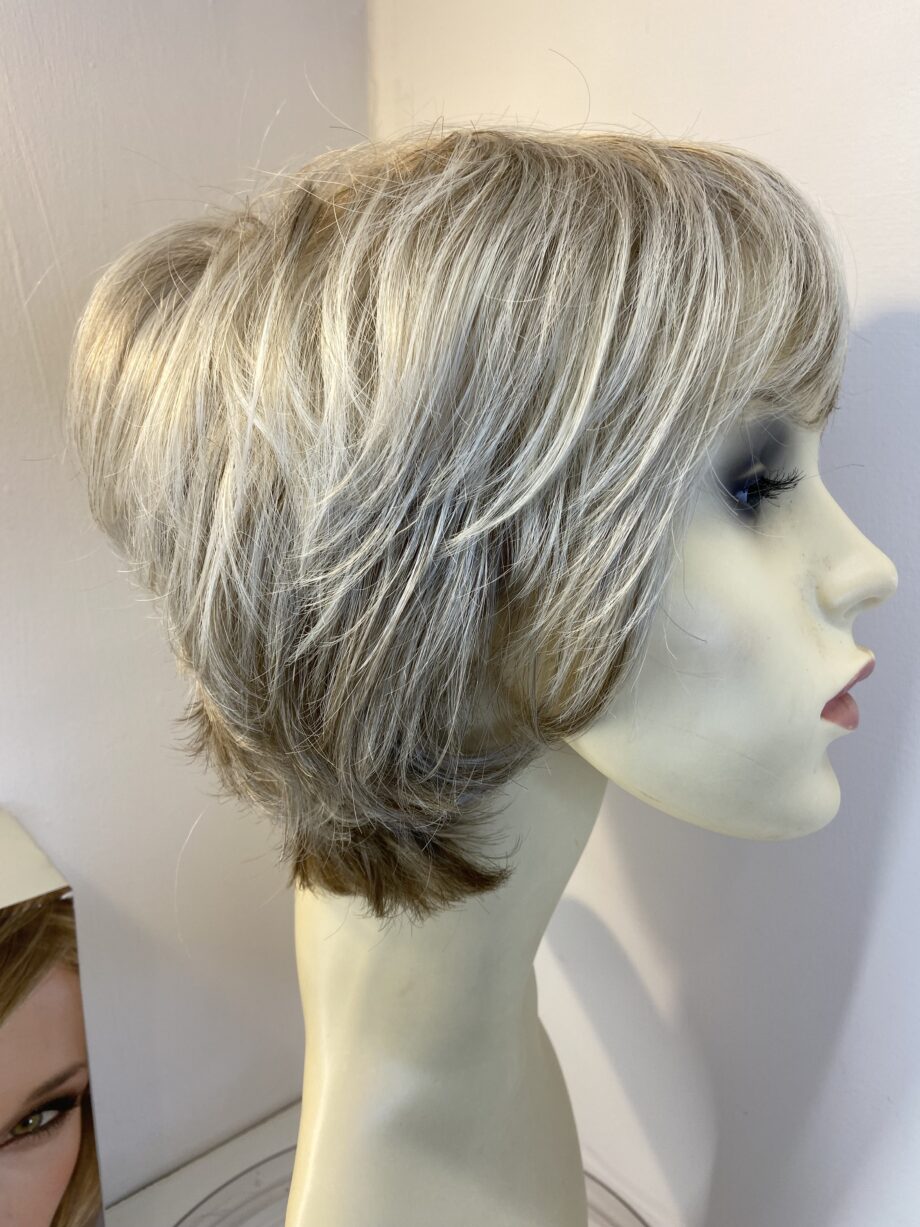 Boxed warm silver blonde wig. Bblss770