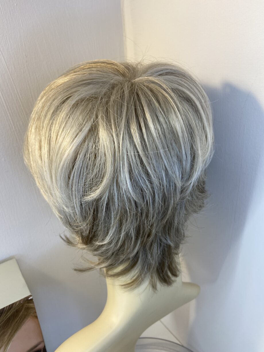 Boxed warm silver blonde wig. Bblss770