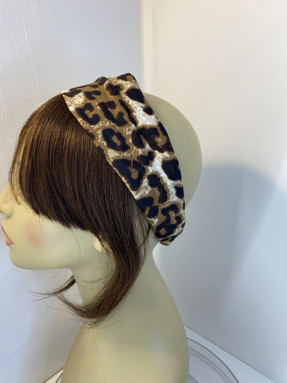 Hairpiece. Brown. Brown670