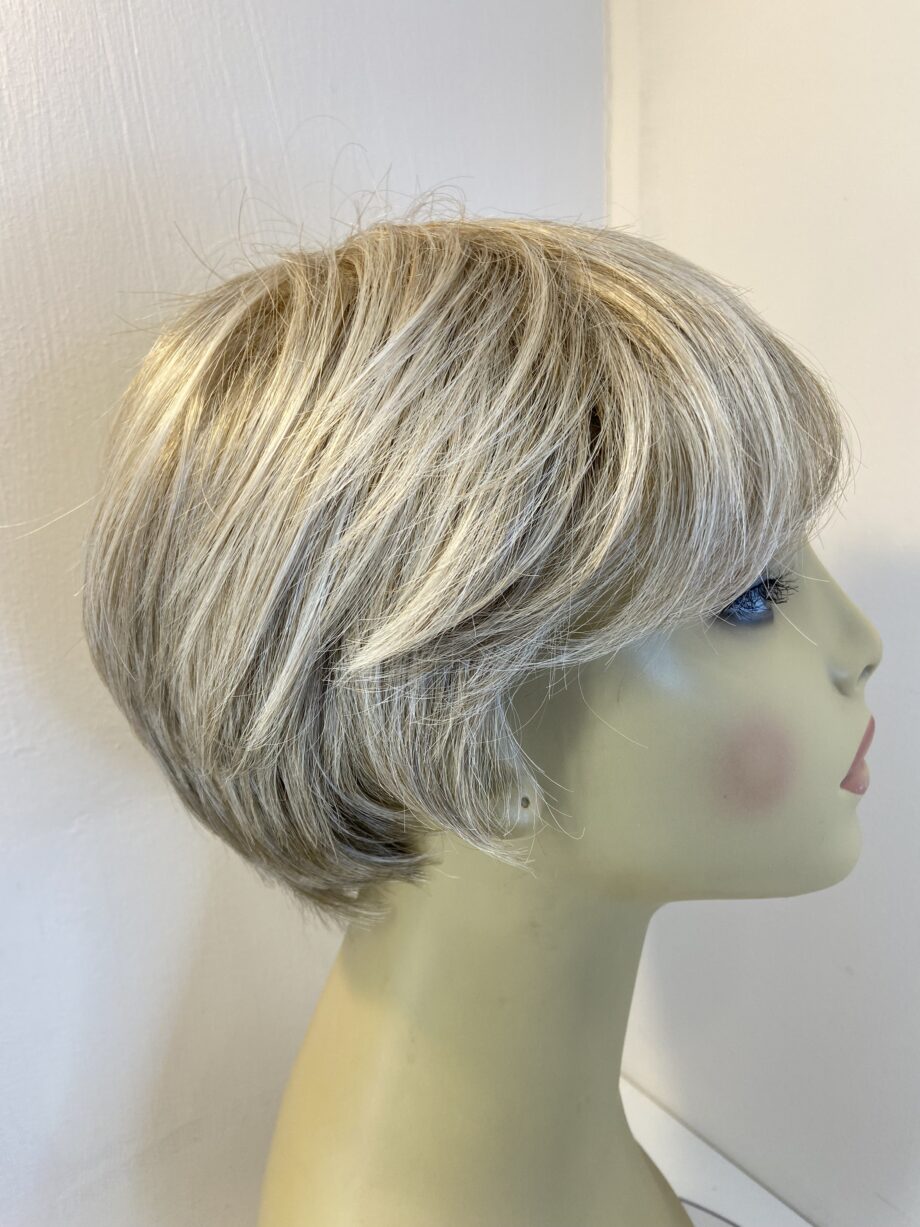 Blonde / grey wig. Blss701