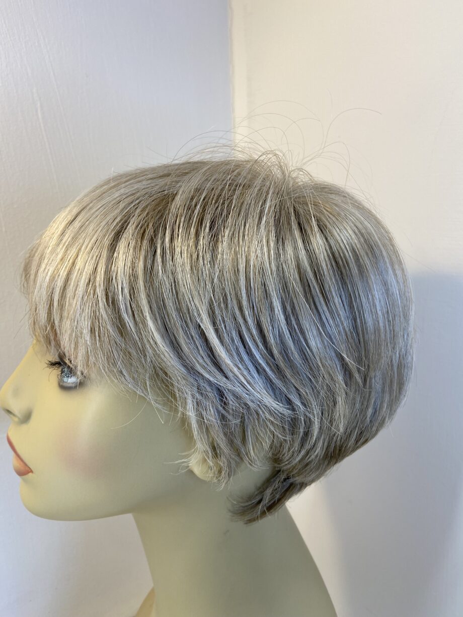 Blonde / grey wig. Blss701