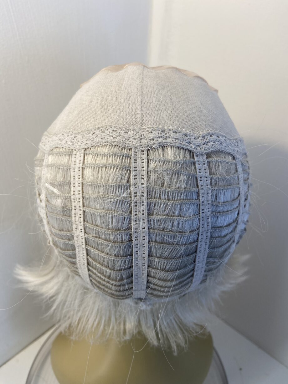 Stunning silver white mid length wig. Sms704