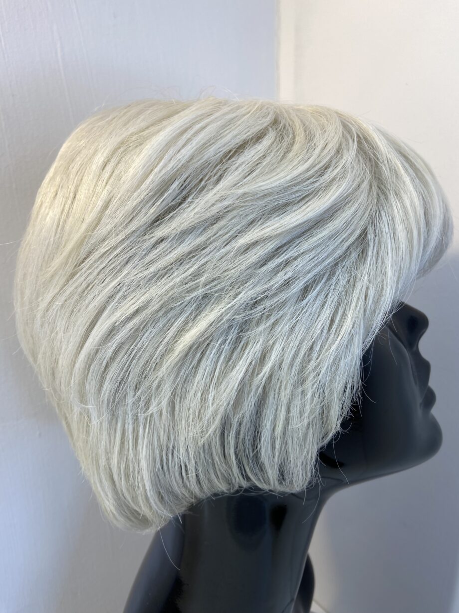 Soft white wig. Wss708