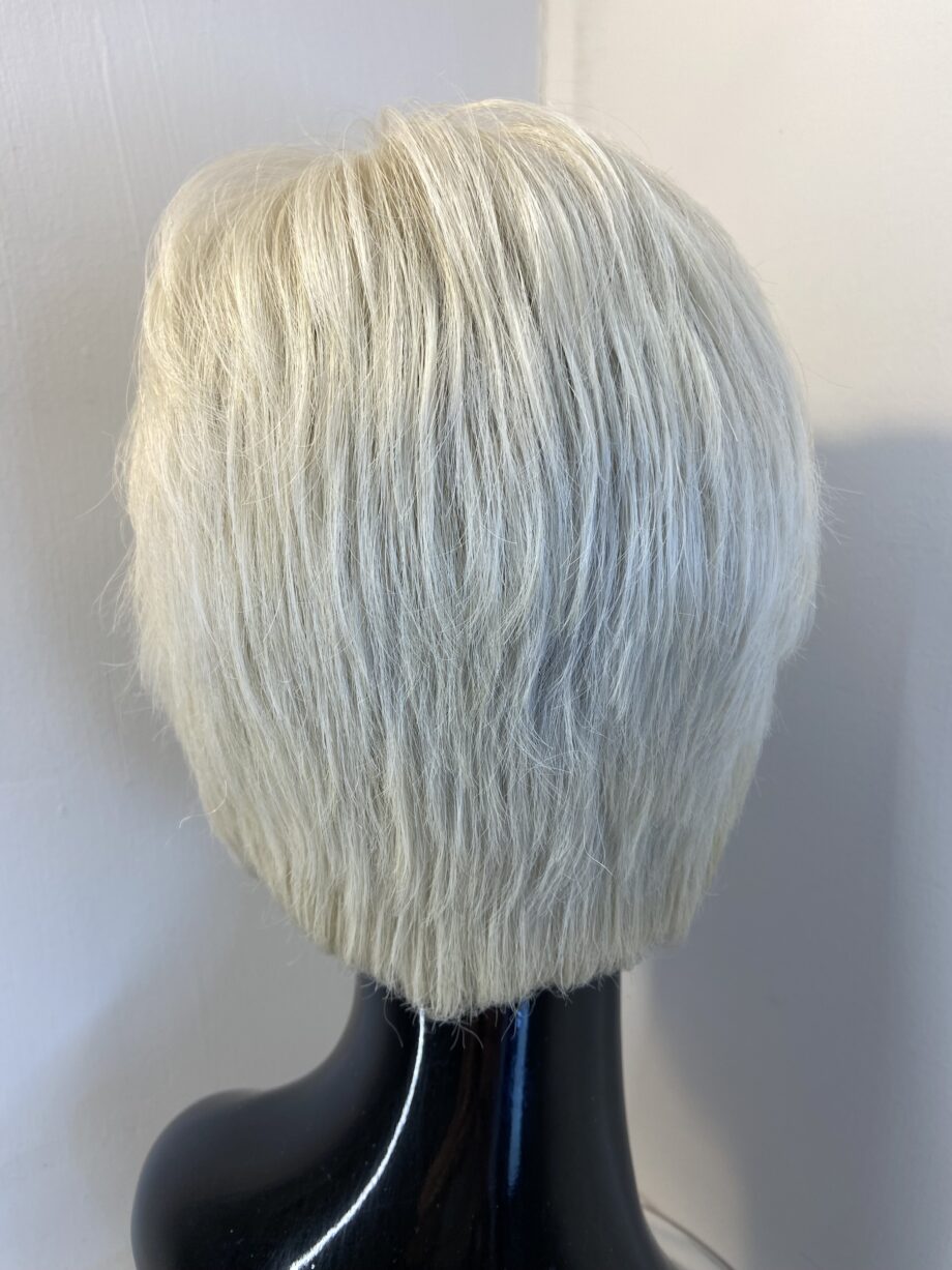 Soft white wig. Wss708