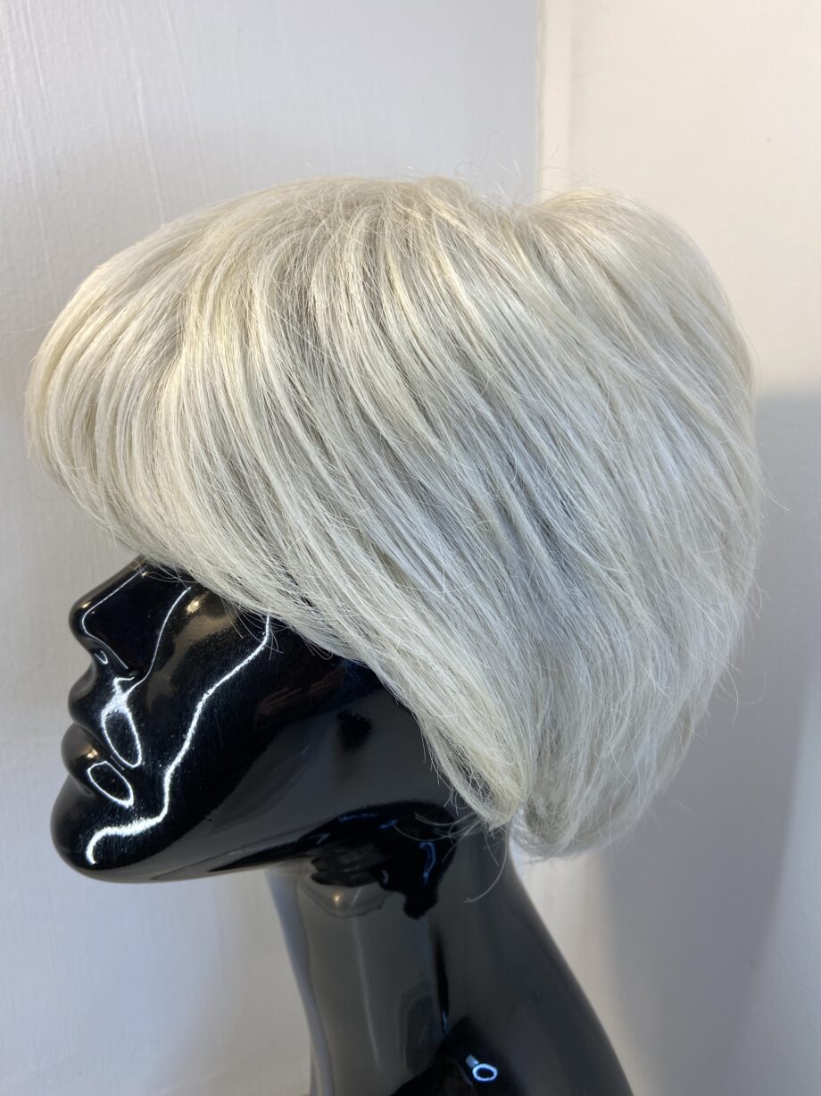 Soft white wig. Wss708