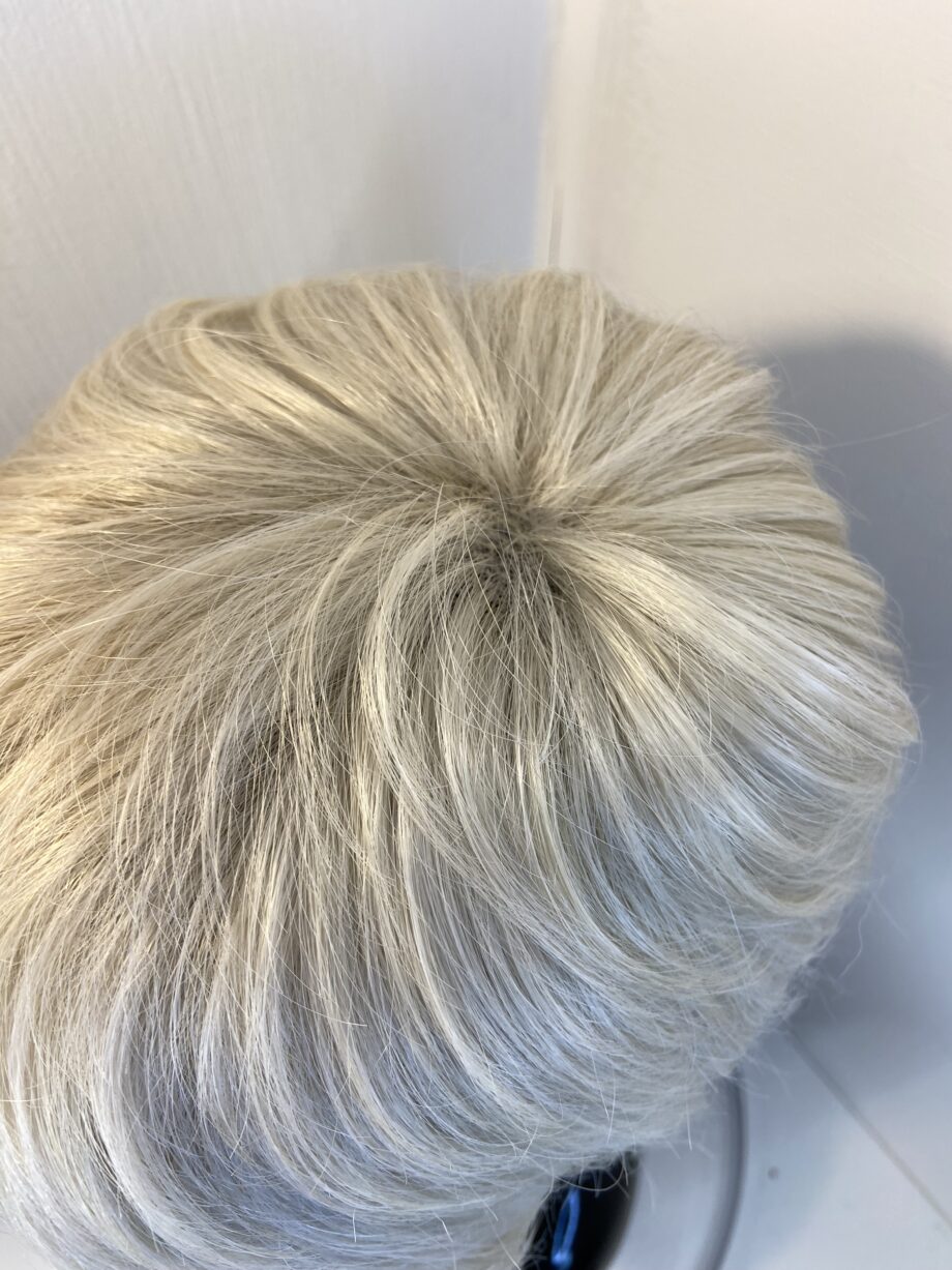 Soft white wig. Wss708
