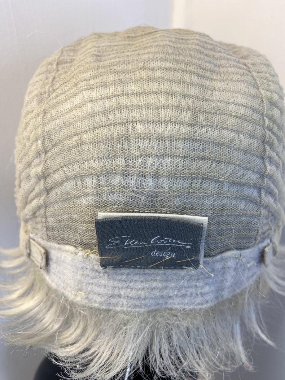 Soft white wig. Wss708