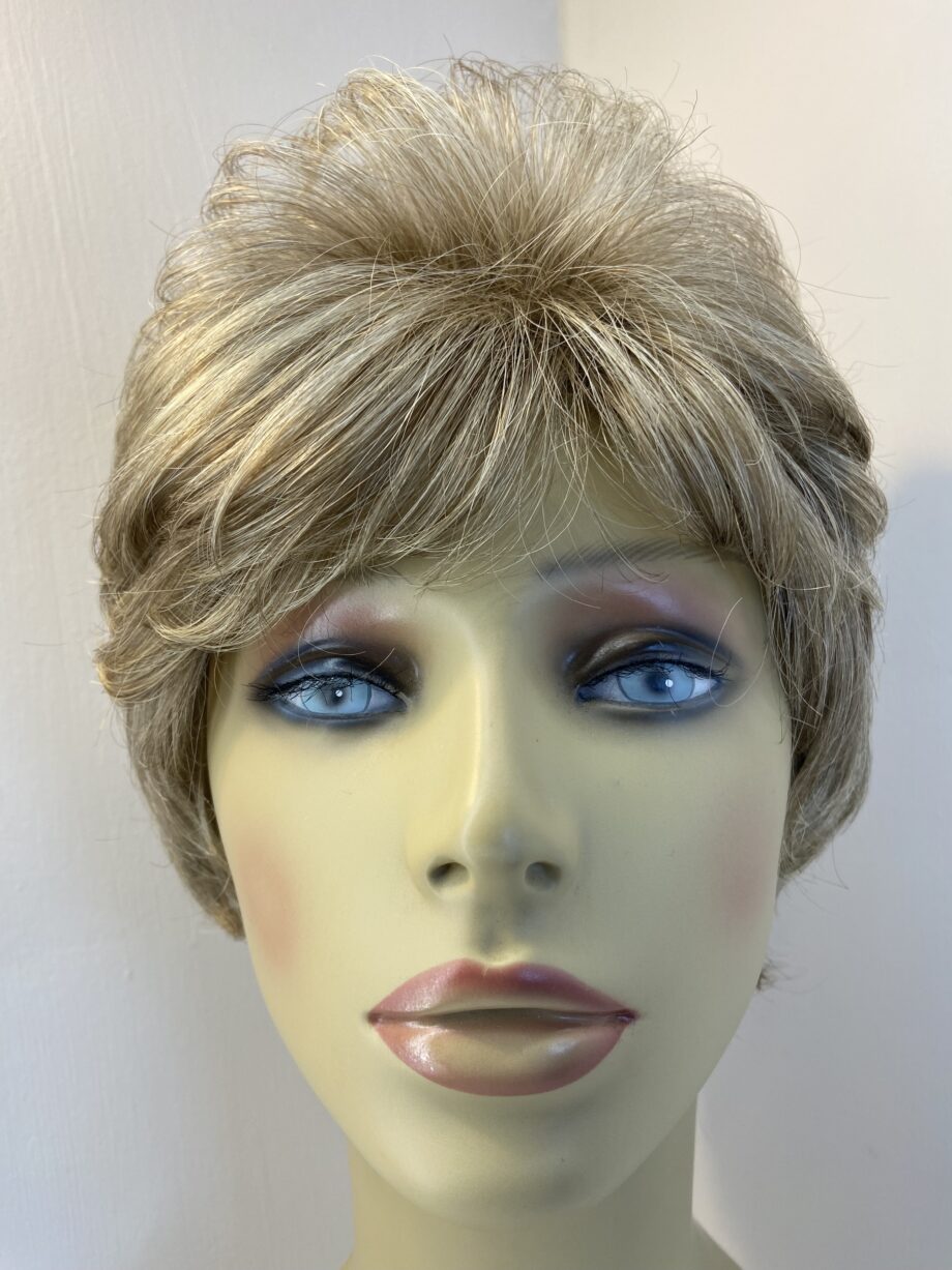 Wavy blonde wig. Wms703