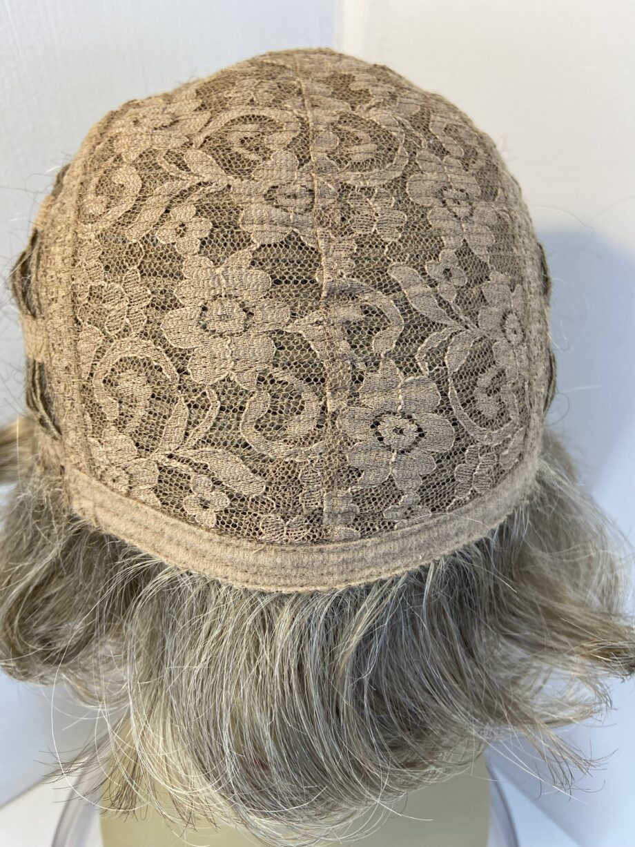 Wavy blonde wig. Wms703