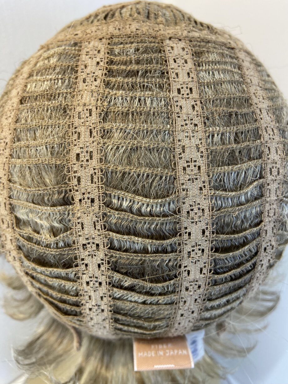 Wavy blonde wig. Wms703