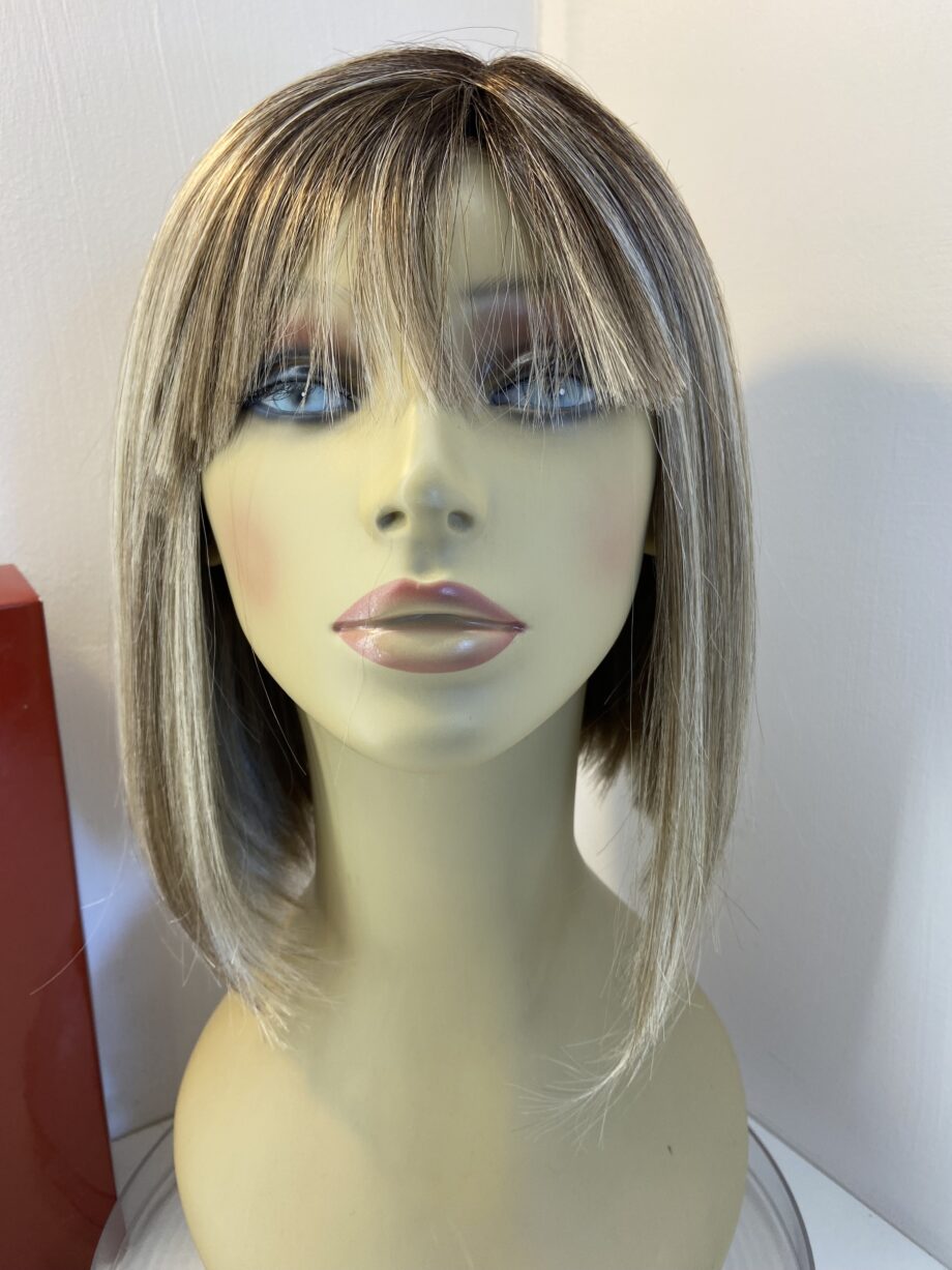 Rooted blonde long wig. Blls771