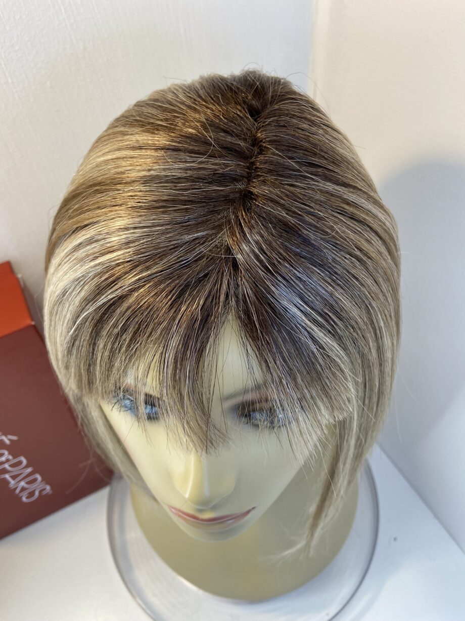 Rooted blonde long wig. Blls771