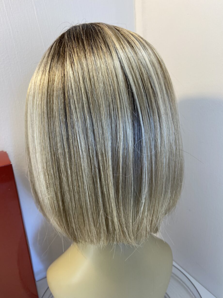 Rooted blonde long wig. Blls771