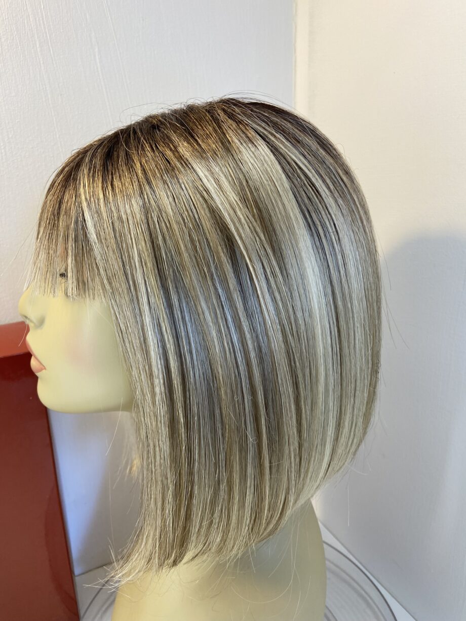 Rooted blonde long wig. Blls771