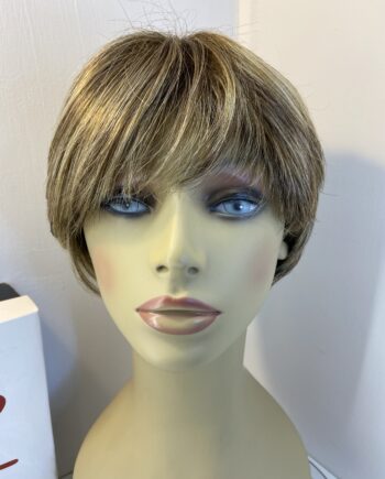 Blonde short wig. BBlss773