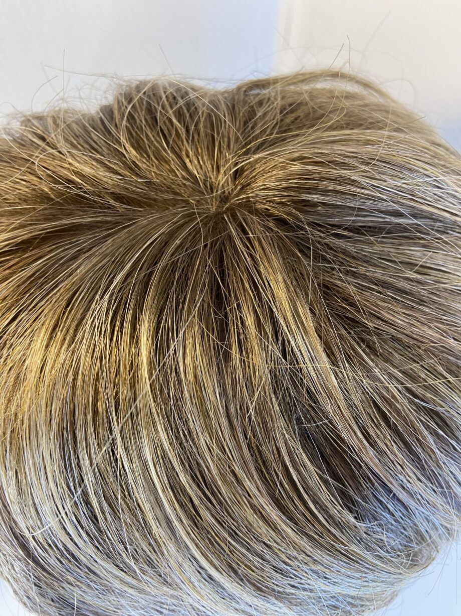 Blonde short wig. BBlss773