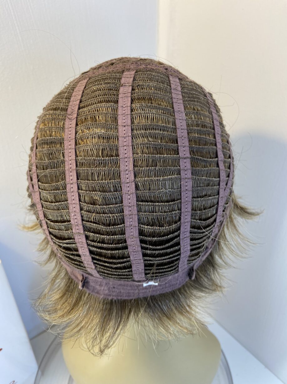 Blonde short wig. BBlss773