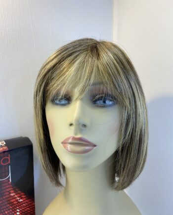 Ellen Willie blonde wig. Bblms774