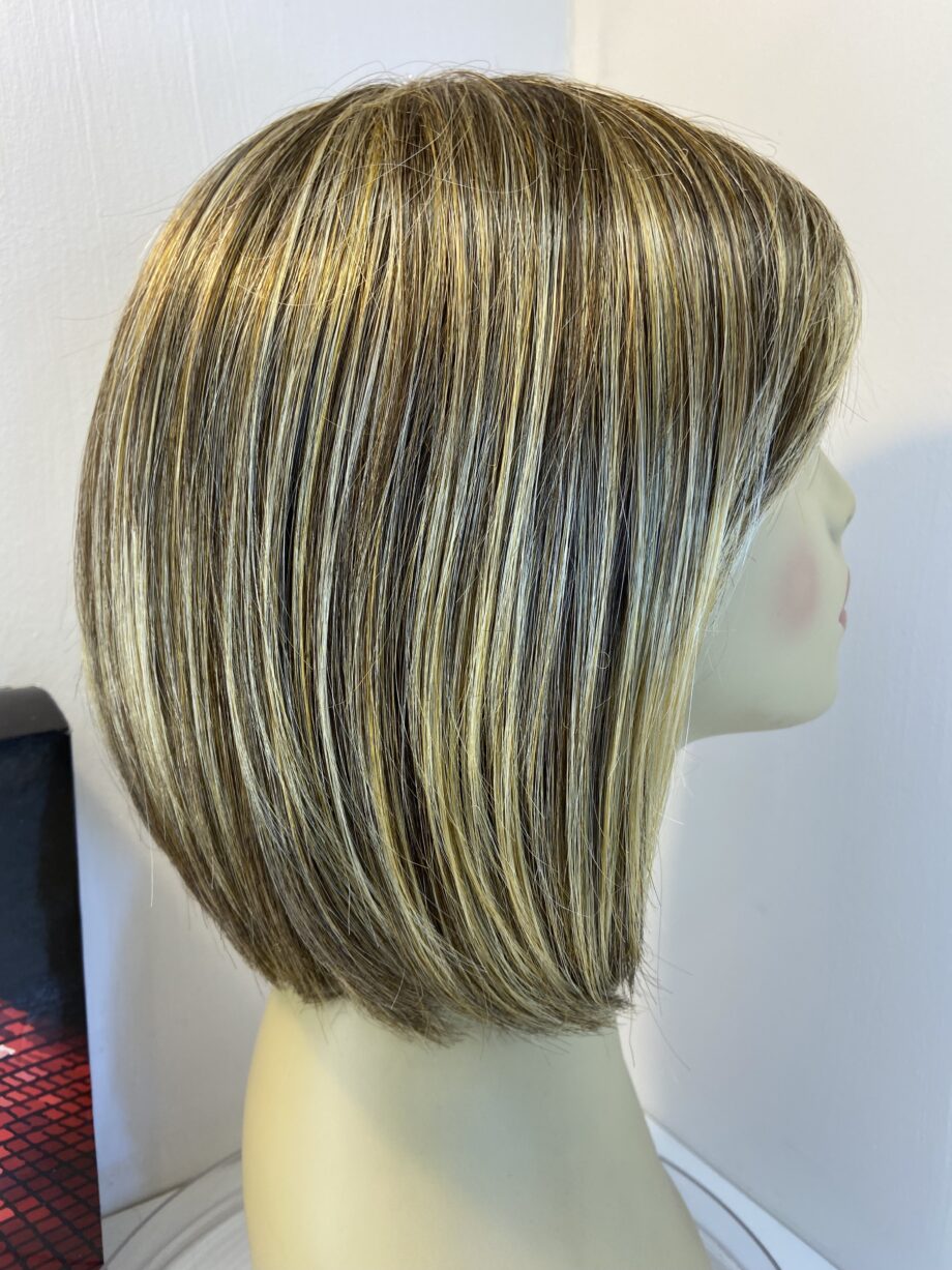 Ellen Willie blonde wig. Bblms774