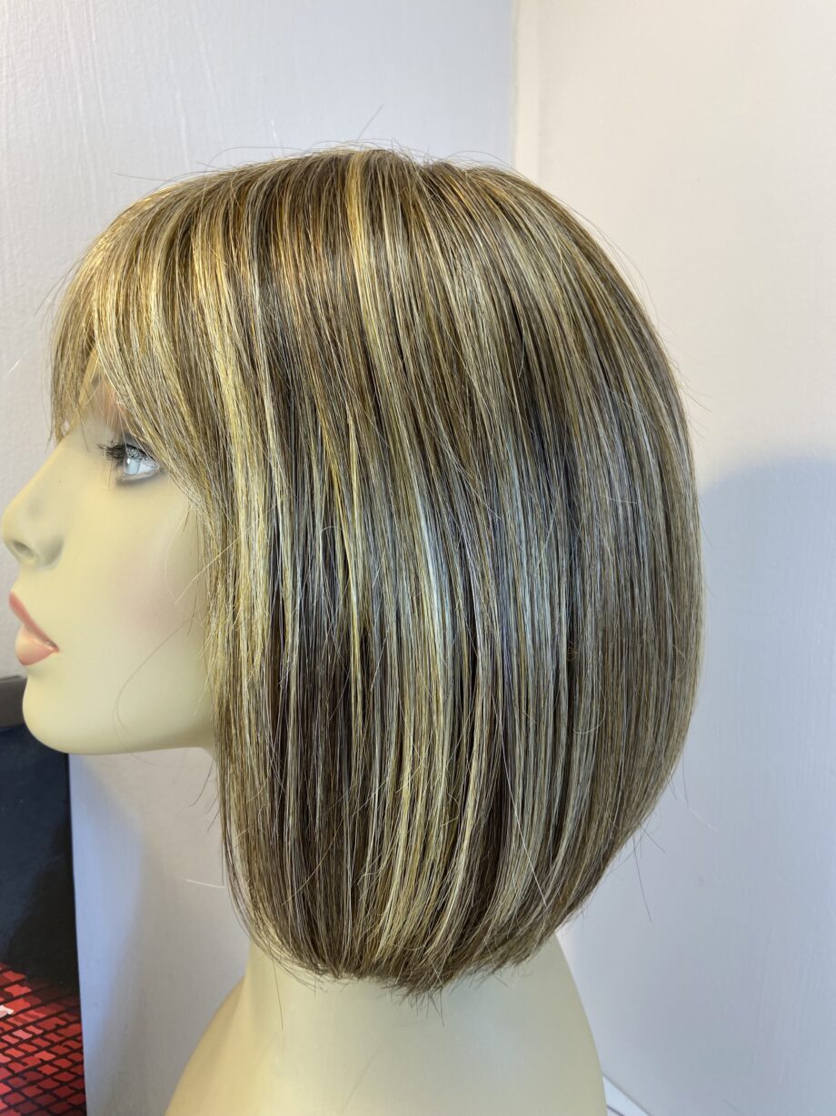 Ellen Willie blonde wig. Bblms774