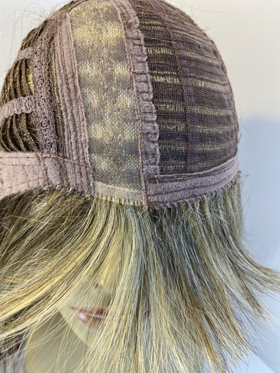 Ellen Willie blonde wig. Bblms774