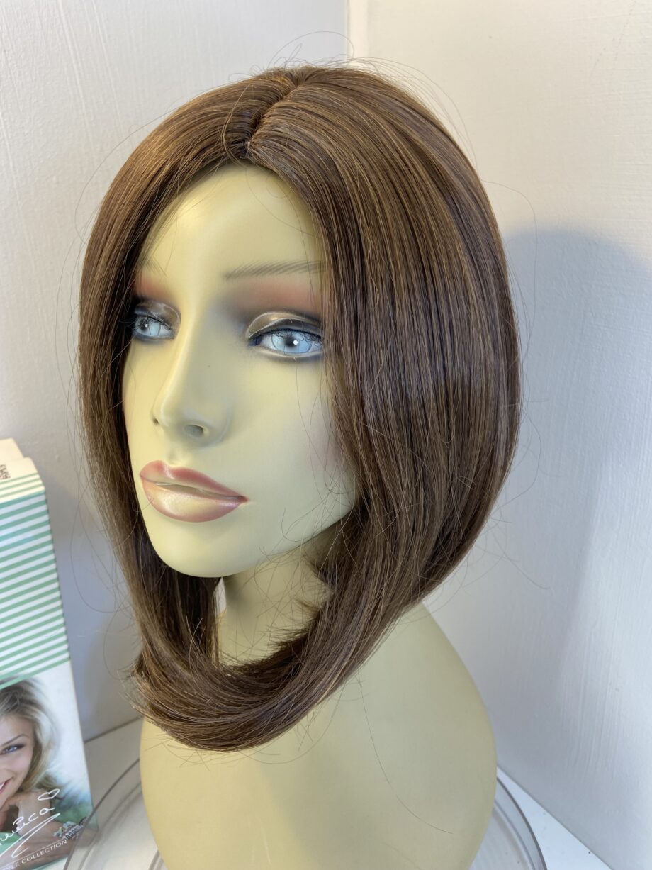 New brown mid length wig. Bbrms776