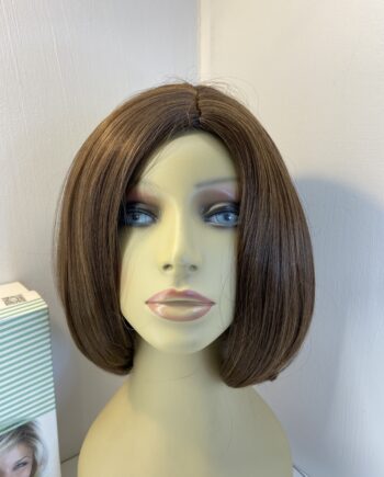 New brown mid length wig. Bbrms776