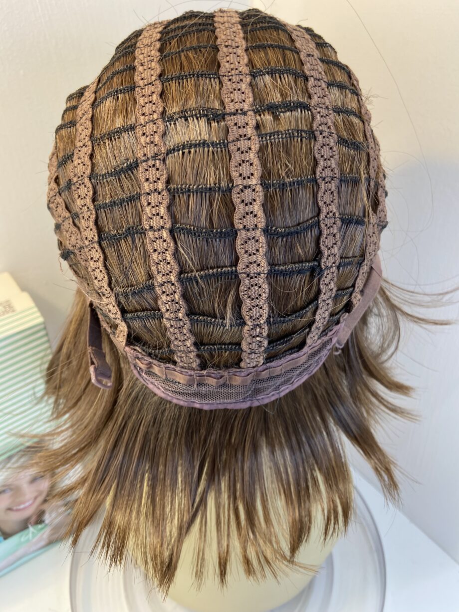 New brown mid length wig. Bbrms776