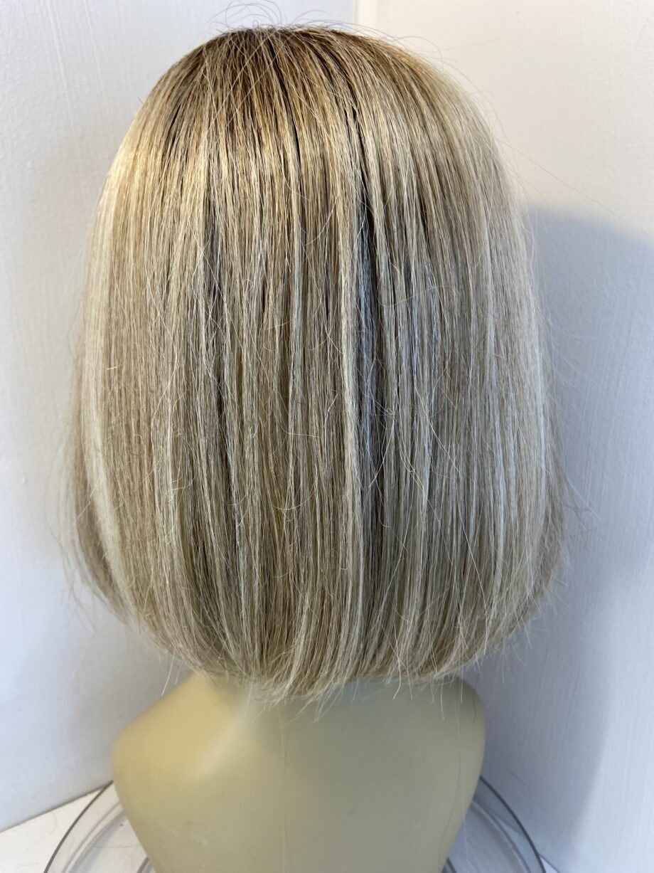 Rooted blonde long wig. Blls502