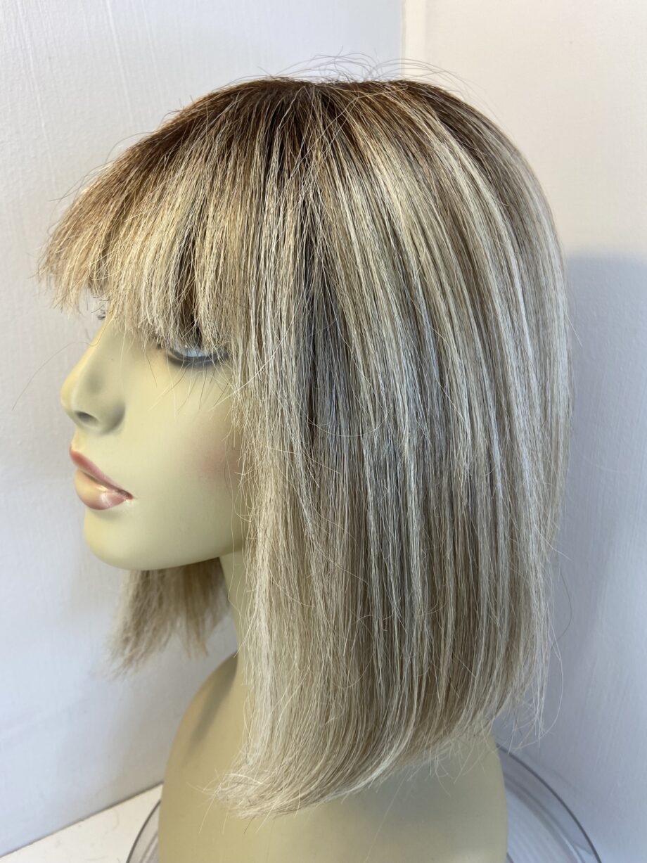 Rooted blonde long wig. Blls502