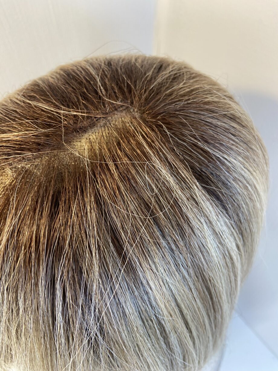 Rooted blonde long wig. Blls502