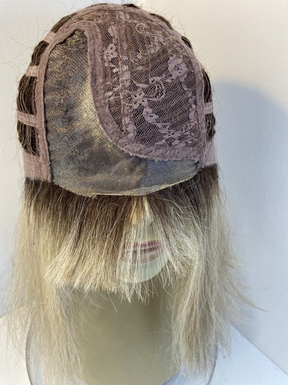 Rooted blonde long wig. Blls502