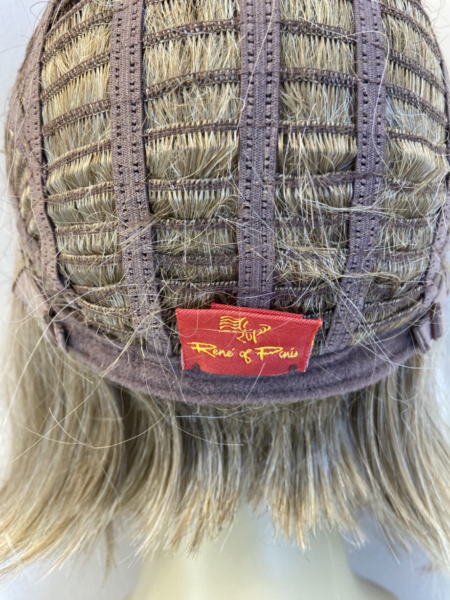 Rooted blonde long wig. Blls502