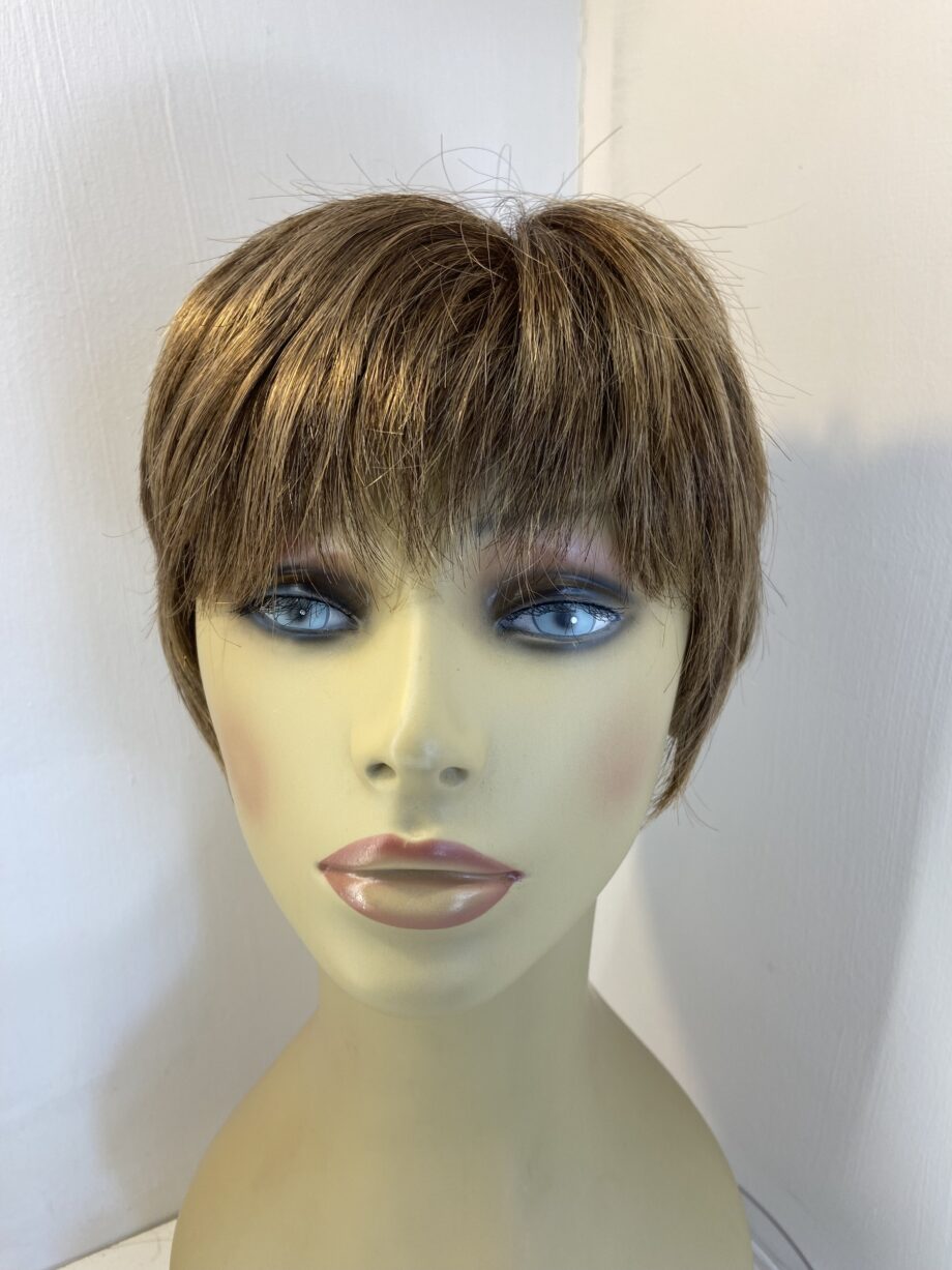 Very stylish light brown wig. Brss504