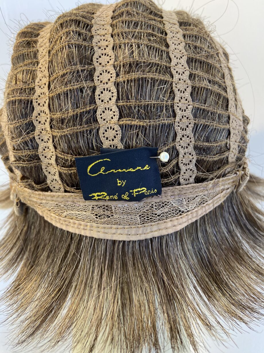 Very stylish light brown wig. Brss504