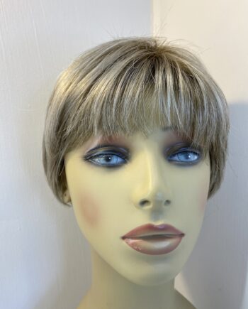 Platinum blonde short wig. Blss507