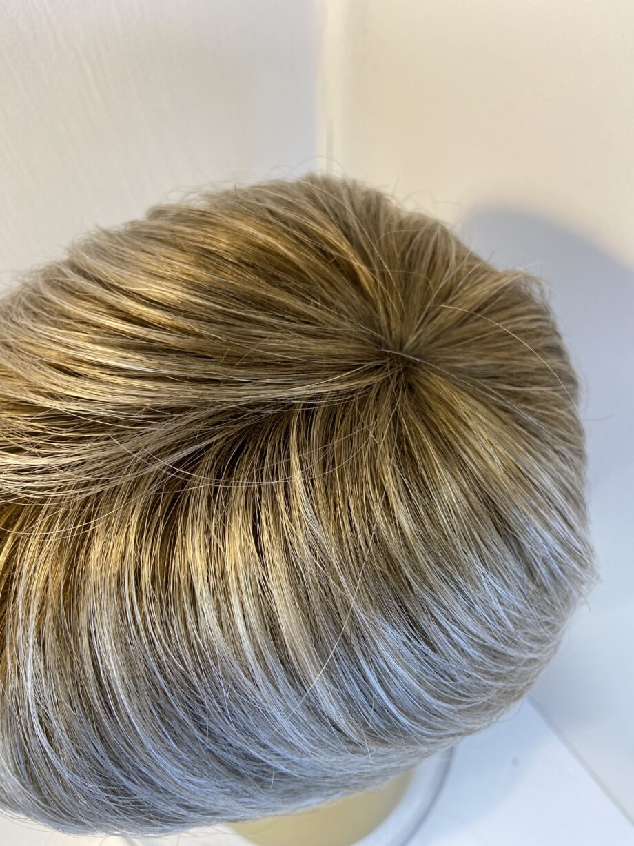 Platinum blonde short wig. Blss507