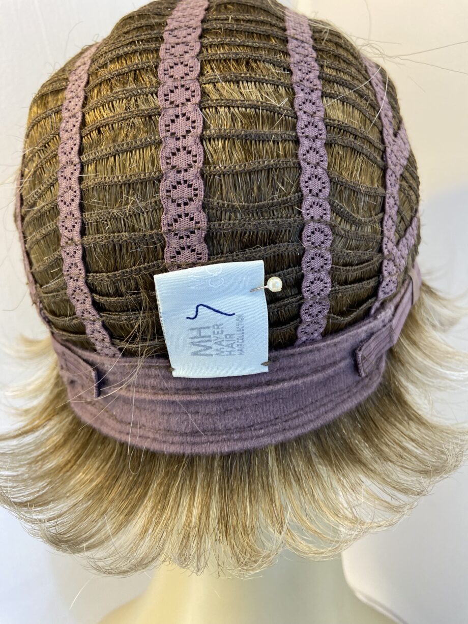 Platinum blonde short wig. Blss507