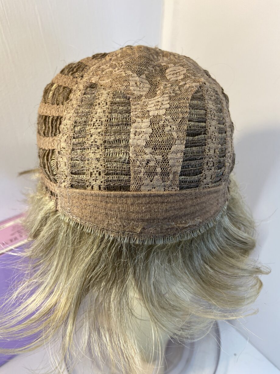 Short blonde stylish wig. Bblss780