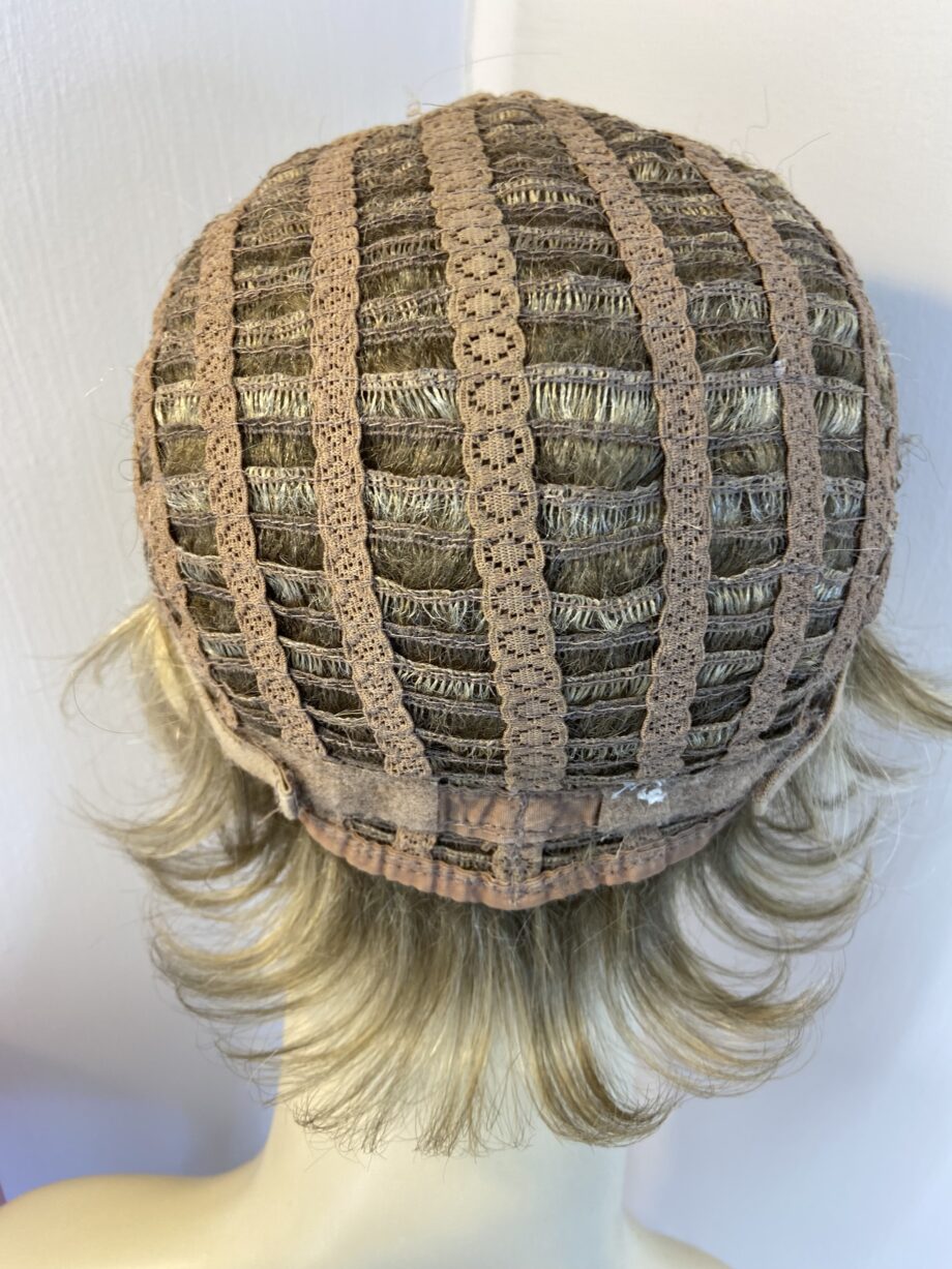 Short blonde stylish wig. Bblss780