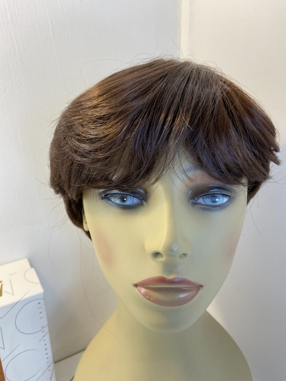 Short new shiny brown wig. Bbrss784