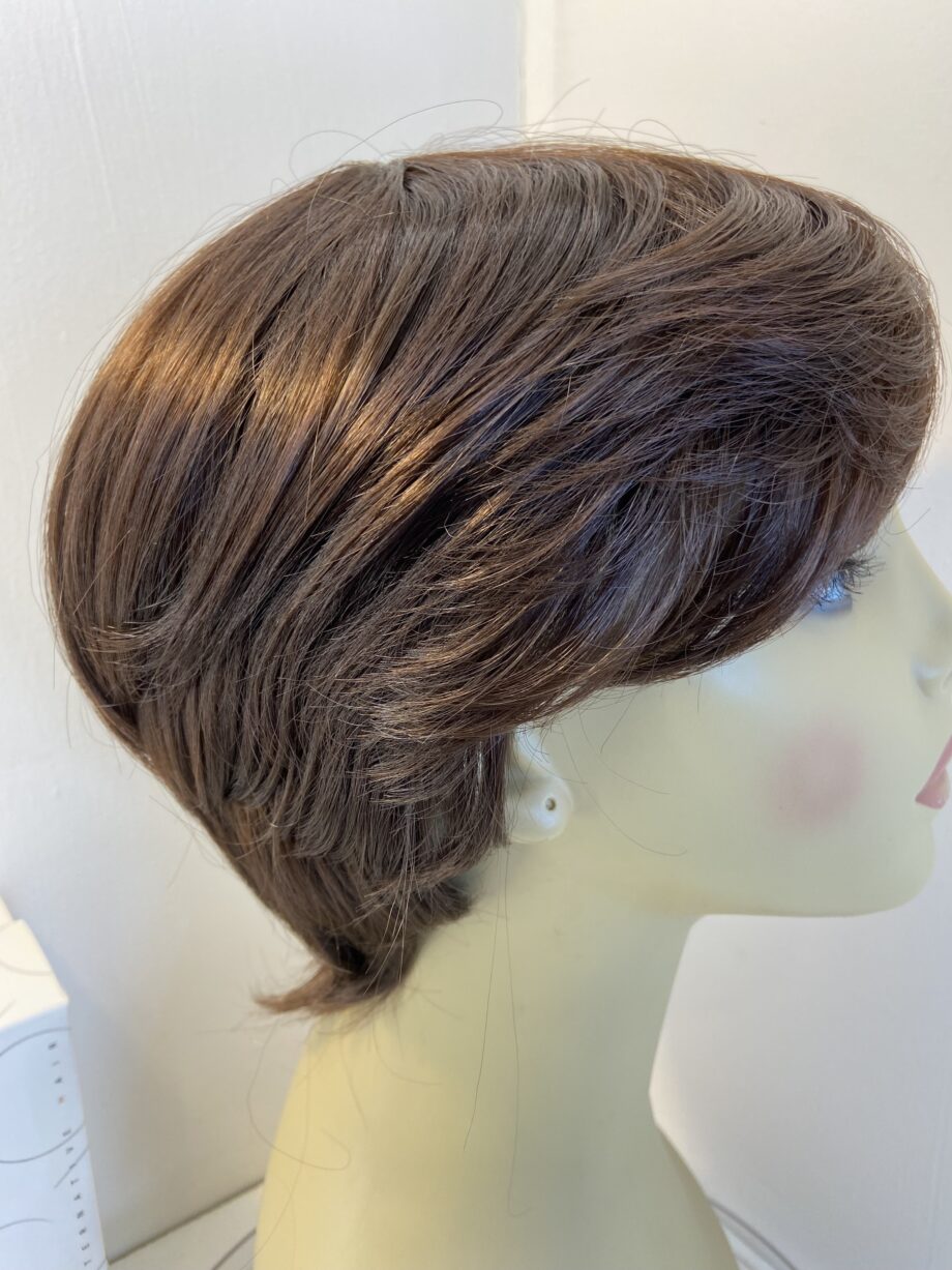 Short new shiny brown wig. Bbrss784