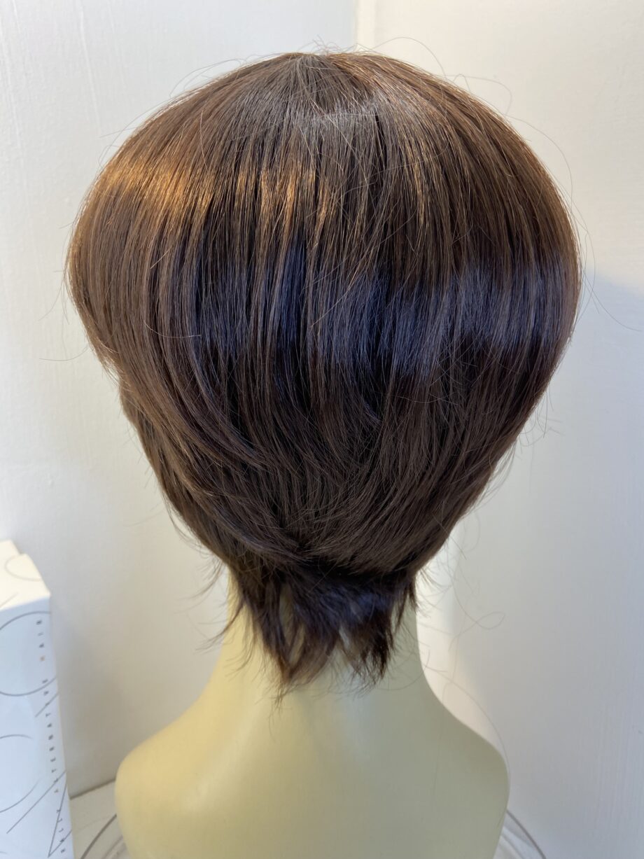 Short new shiny brown wig. Bbrss784