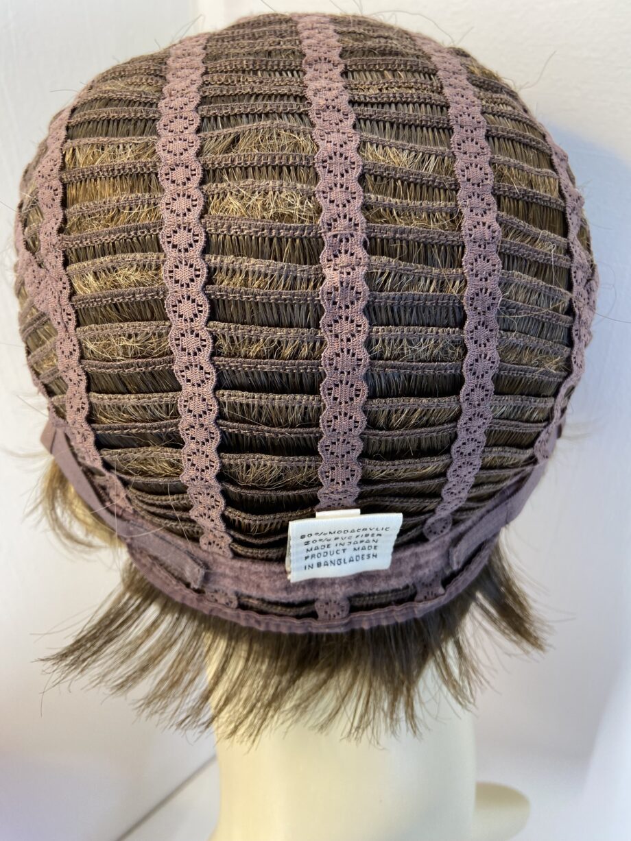 Curly short brown wig. Bbrsc785