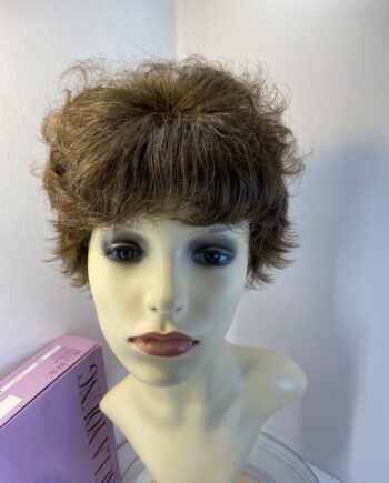 Curly short brown wig. Bbrsc785