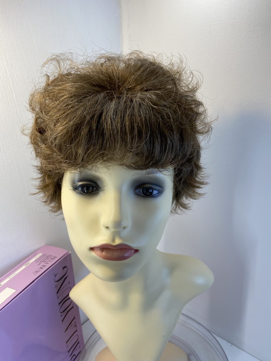 Curly short brown wig. Bbrsc785