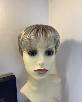 Blonde / grey short natural image wig. Bgss786