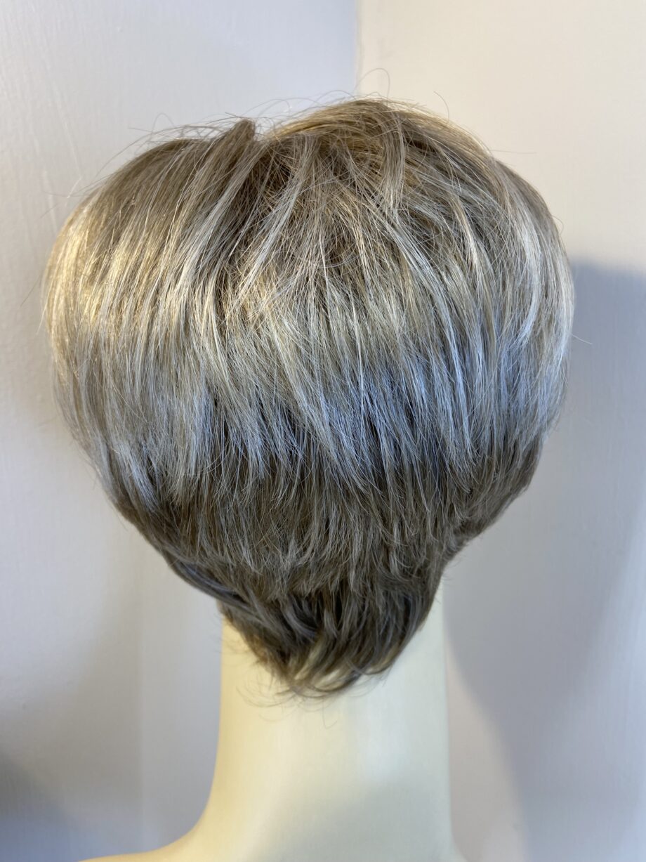 Blonde / grey short natural image wig. Bgss786